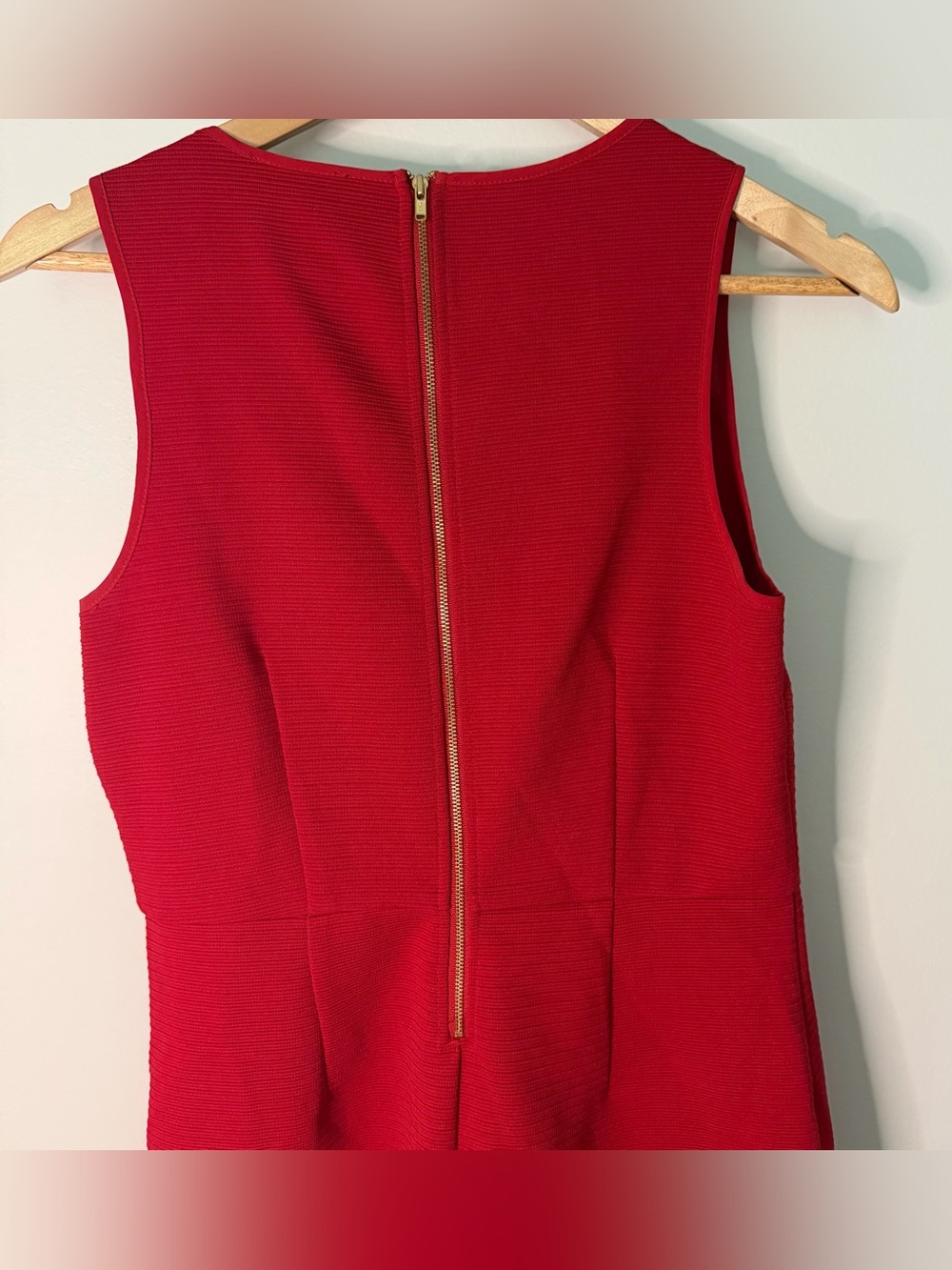 The Limited Classic Cocktail Sleeveless Textured Sheath Dress Women’s Medium Red - Picture 4 of 5